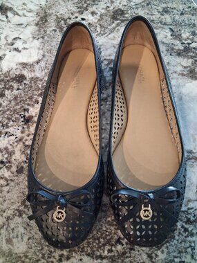 Michael Kors black perforated leather flats w/ bows & a gold MK logs charm in 8B